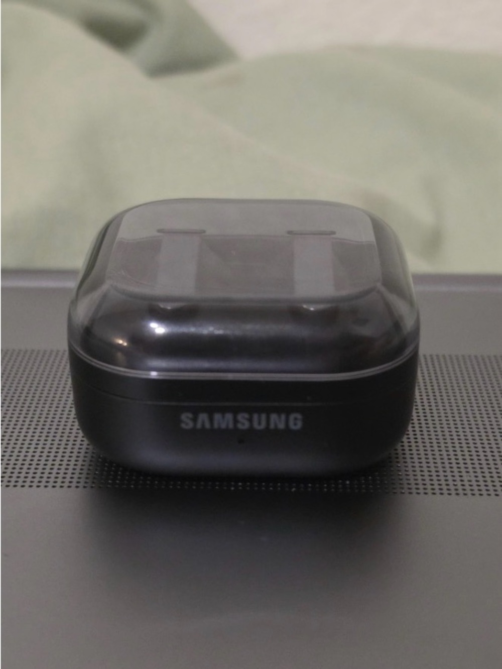 Samsung Black Wireless Earbuds Charging Case